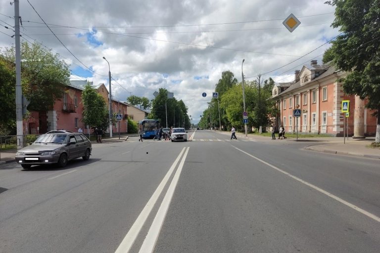 В Московском районе Твери сбили мужчину на переходе