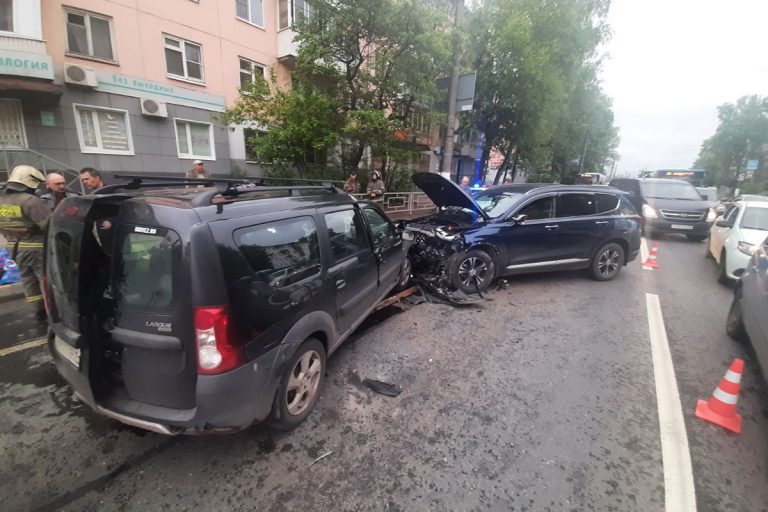 На Волоколамском проспекте в Твери столкнулись три автомобиля