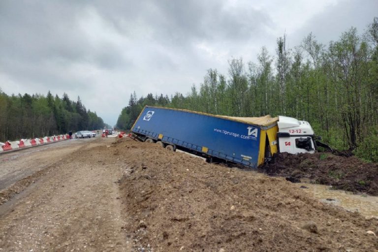 Один человек погиб в лобовом ДТП на М-10 в Тверской области