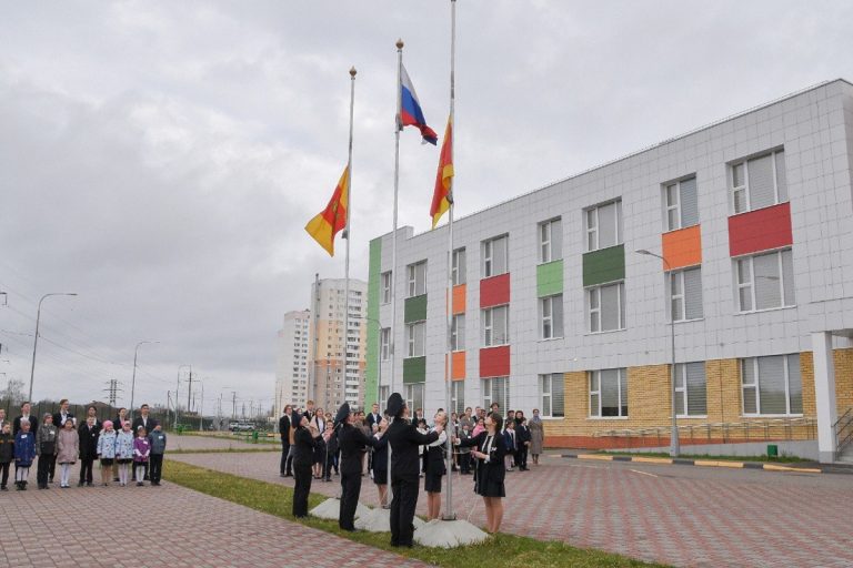 Тверским школам выделено 41,7 млн рублей на гербы и флаги России