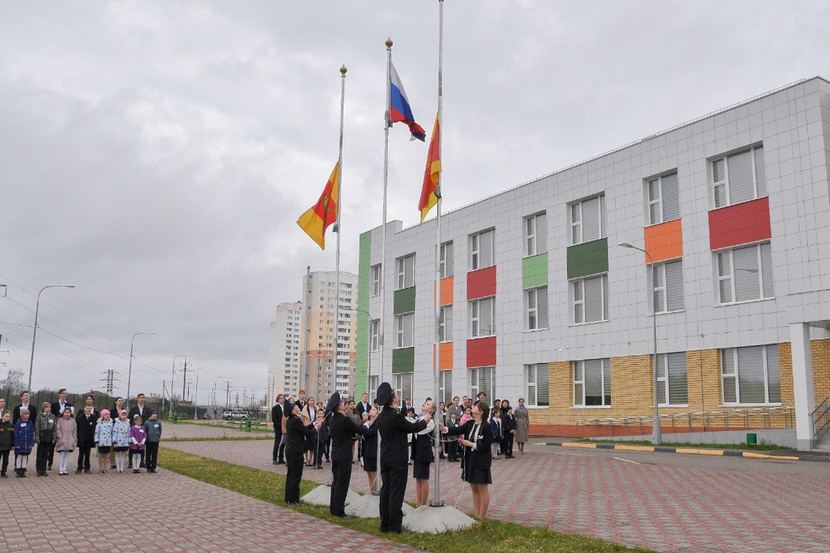 Для школ Тверской области закупят флаги и информационные стенды