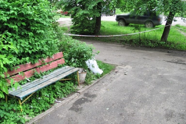 Житель Тверской области зарезал знакомую возле подъезда дома