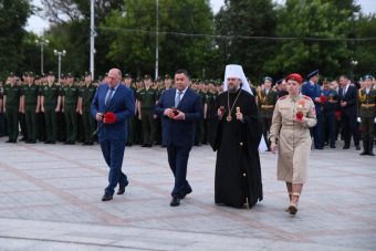 У Обелиска Победы в Твери зажгли свечи памяти