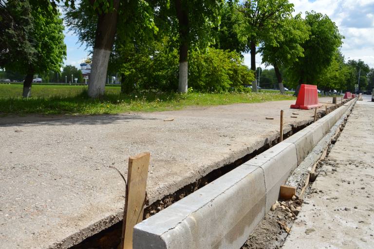 Дорогу в Пролетарском районе Твери оборудуют тротуаром