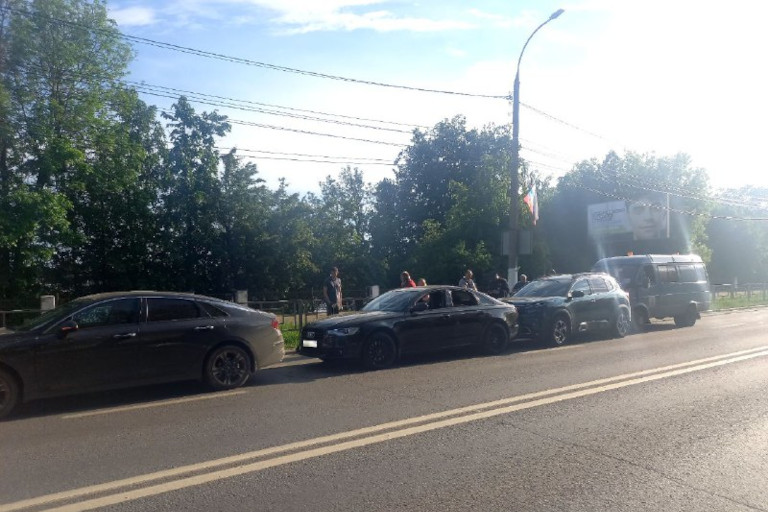 В Твери в столкновении четырёх автомобилей пострадала девочка-пассажир
