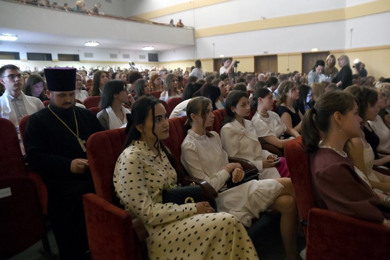 Игорь Руденя поздравил выпускников колледжей Тверской области с отличным окончанием учёбы