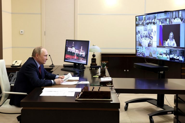 В России возродят звание "Мать - героиня" и добавят к нему миллион рублей В России возродят звание "Мать - героиня" и добавят к нему миллион рублей