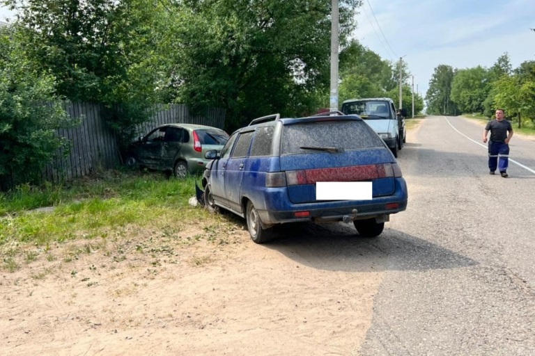Водитель Лады Калины получил травмы, спровоцировав ДТП в Тверской области