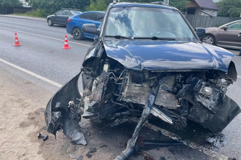 Два человека пострадали в столкновении двух автомобилей в Твери