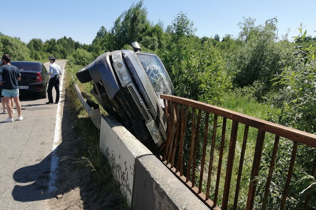 Водитель легковушки пострадал в странном ДТП под Тверью