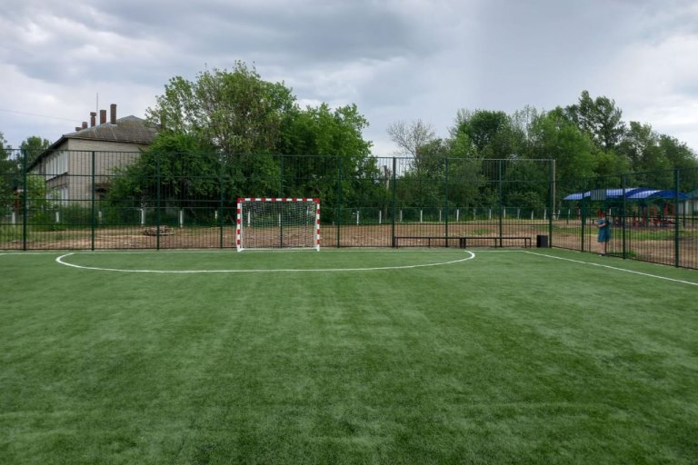В одном из поселений Тверской области по поручению Игоря Рудени установлено поле для мини-футбола