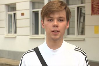 Игорь Руденя поблагодарил преподавателей и родителей выпускника, сдавшего ЕГЭ на 300 баллов
