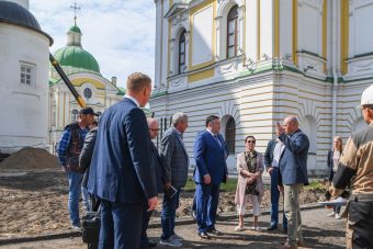 Работы по благоустройству Соборной площади в Твери идут полным ходом