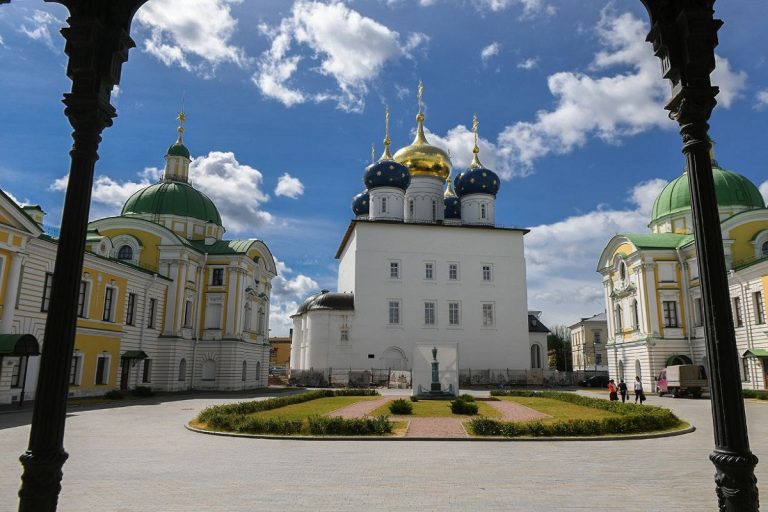 У Спасо-Преображенского собора установят скульптуру святителя Симеона и молодого Михаила Тверского