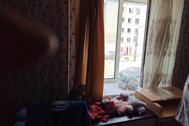 В День семьи, любви и верности в Твери 2-летняя девочка выпала из окна второго этажа