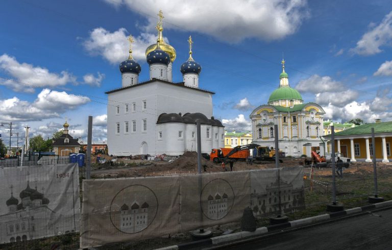 У Спасо-Преображенского собора установят скульптуру святителя Симеона и молодого Михаила Тверского