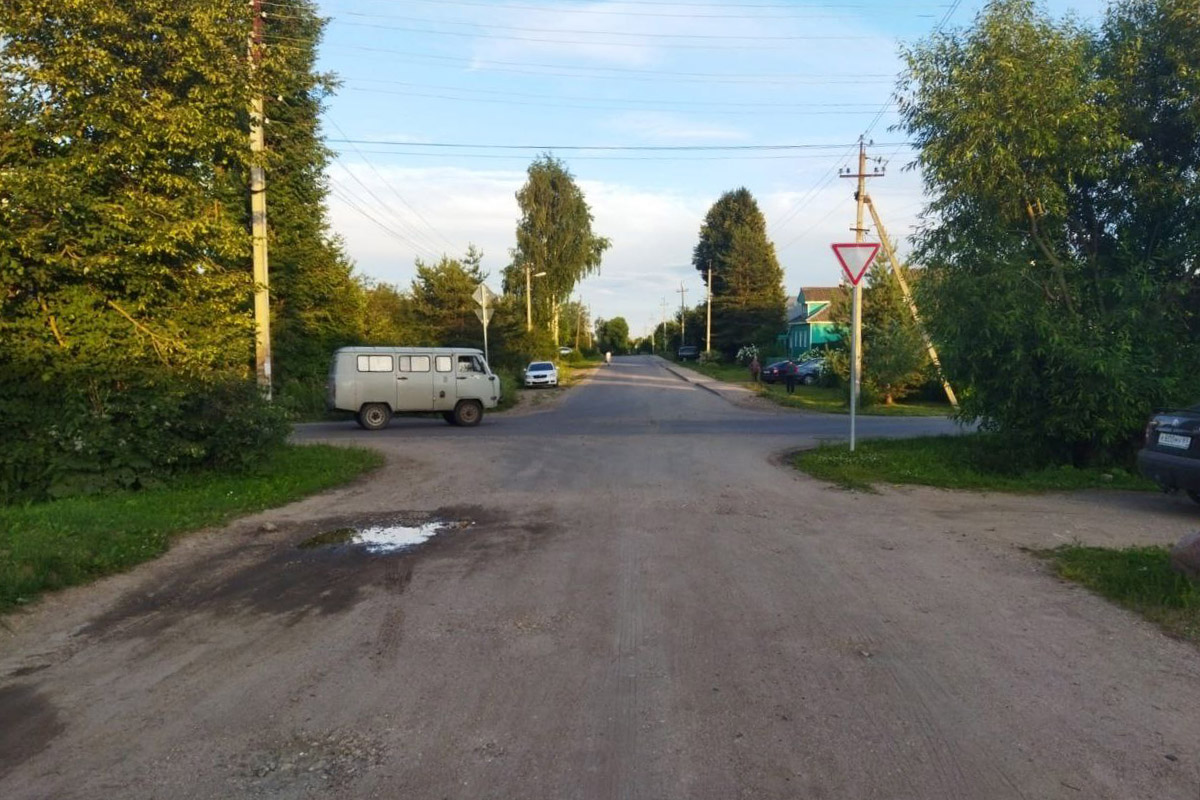 Мотоциклист пострадал при столкновении с УАЗом в Тверской области