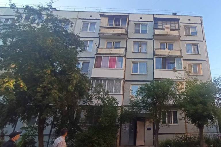 В Твери 2-летняя девочка выпала из окна третьего этажа