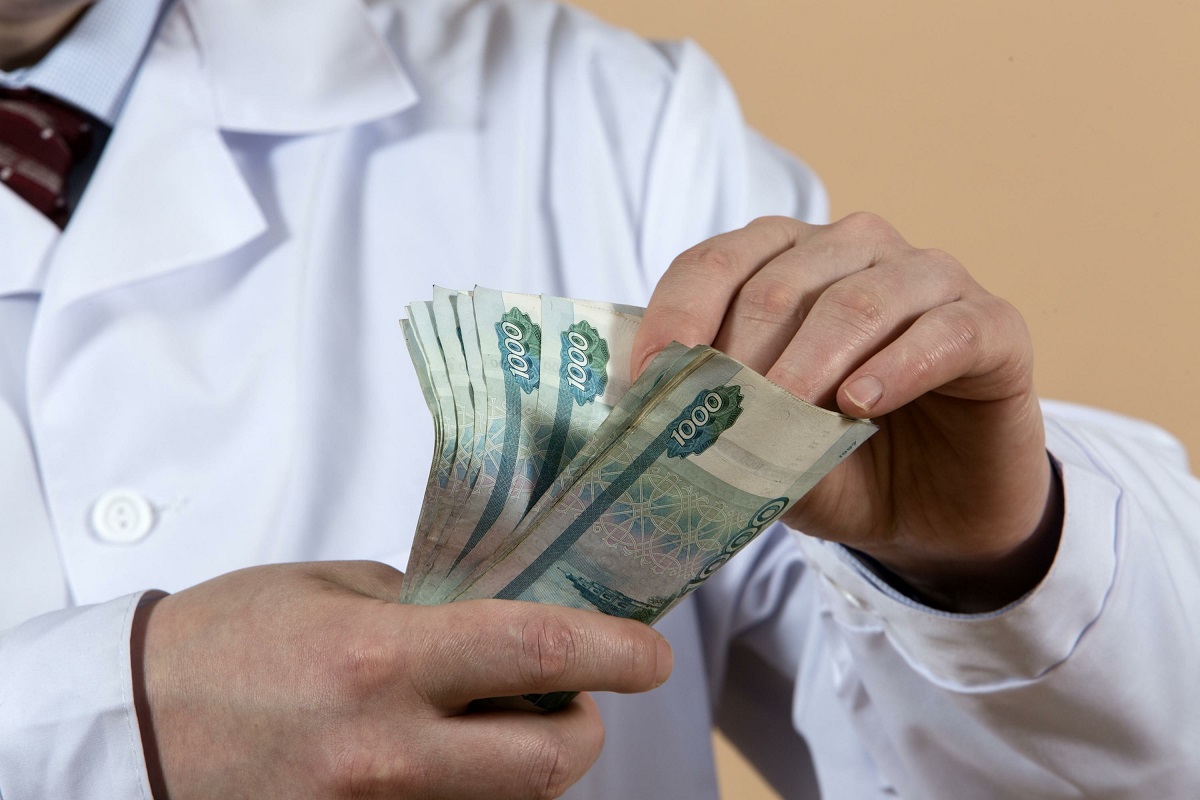 В Тверской области врач оказался мошенником и торговцем психотропными препаратами