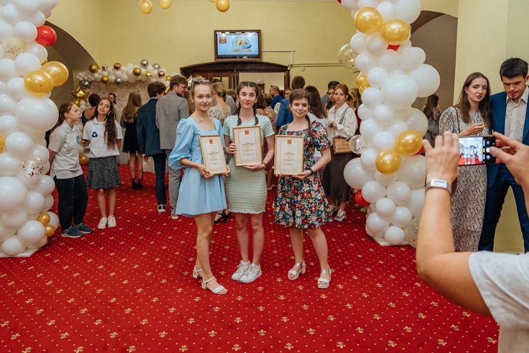 4 июля в Тверской области чествовали "золотую" молодежь