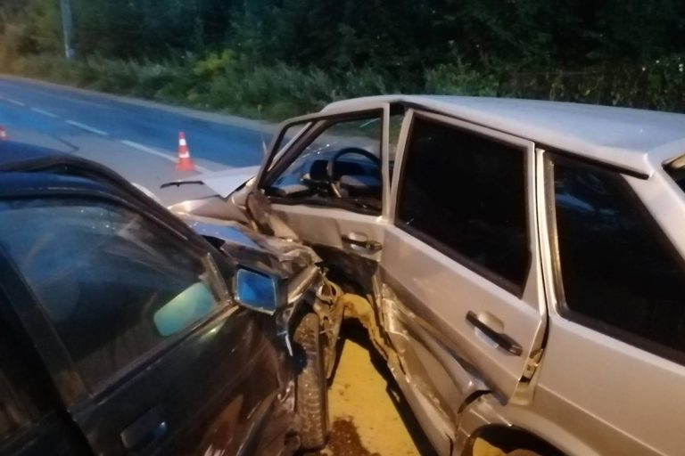 Двое подростков пострадали в ночном ДТП с участием юных водителей в Твери