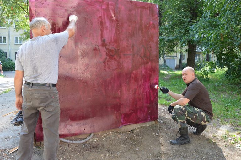 Член Общественной палаты города Твери Алексей Виноградов принял участие в благоустройстве территории на бульваре Цанова