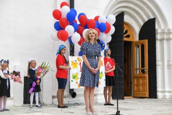 Татьяна Голикова, Игорь Руденя и Виктор Христенко в Старице поздравили будущих первоклассников