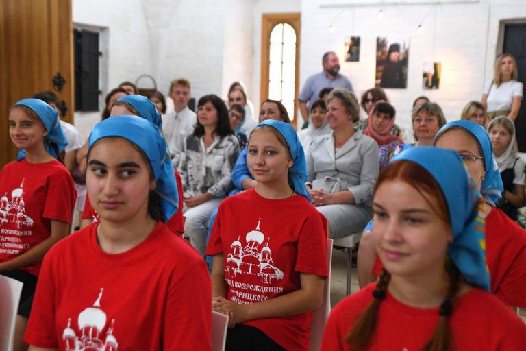 Татьяна Голикова, Игорь Руденя и Виктор Христенко в Старице поздравили будущих первоклассников