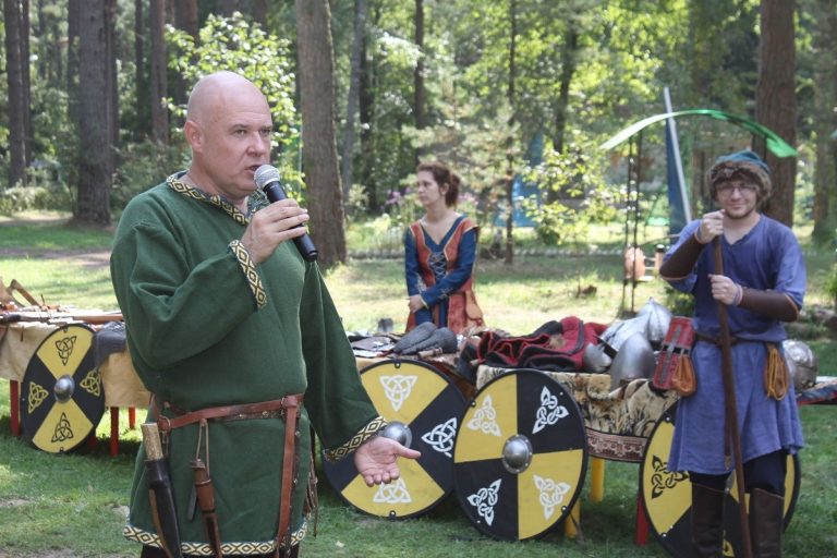 В загородных лагерях Твери проходят патриотические мероприятия
