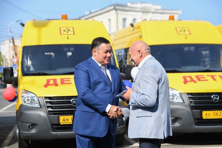 Муниципалитетам Тверской области передали новые школьные автобусы