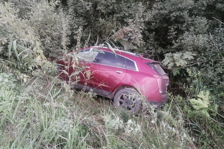 Водитель Cadillac спровоцировал ДТП с пострадавшими в Тверской области