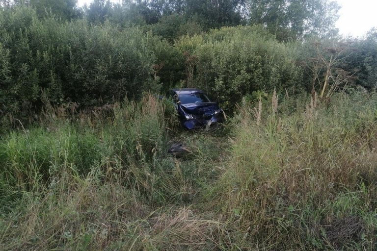 Водитель Cadillac спровоцировал ДТП с пострадавшими в Тверской области