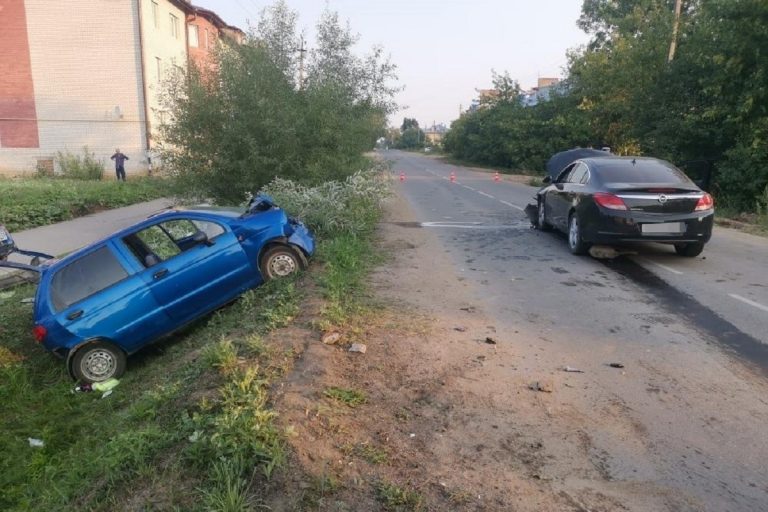 Водитель малолитражки погиб в лобовом ДТП в Тверской области