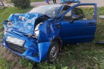 Водитель малолитражки погиб в лобовом ДТП в Тверской области