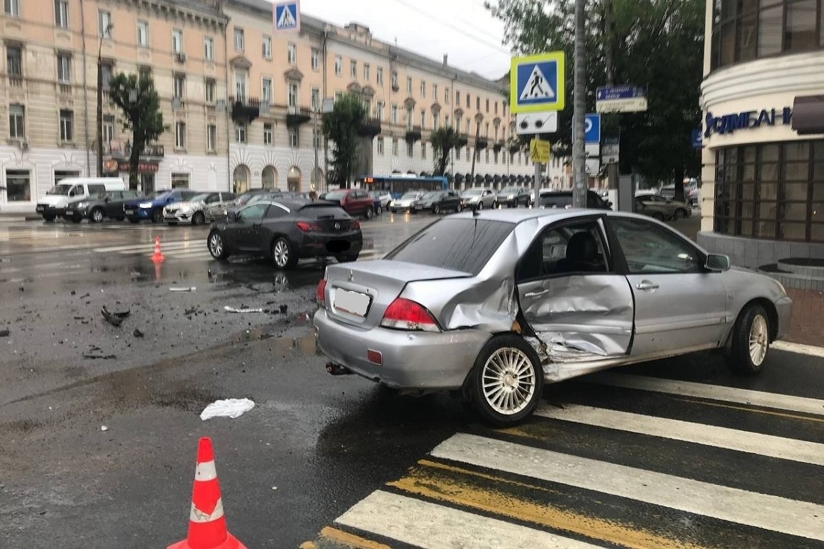 Полуторагодовалый ребенок пострадал в ДТП в центре Твери