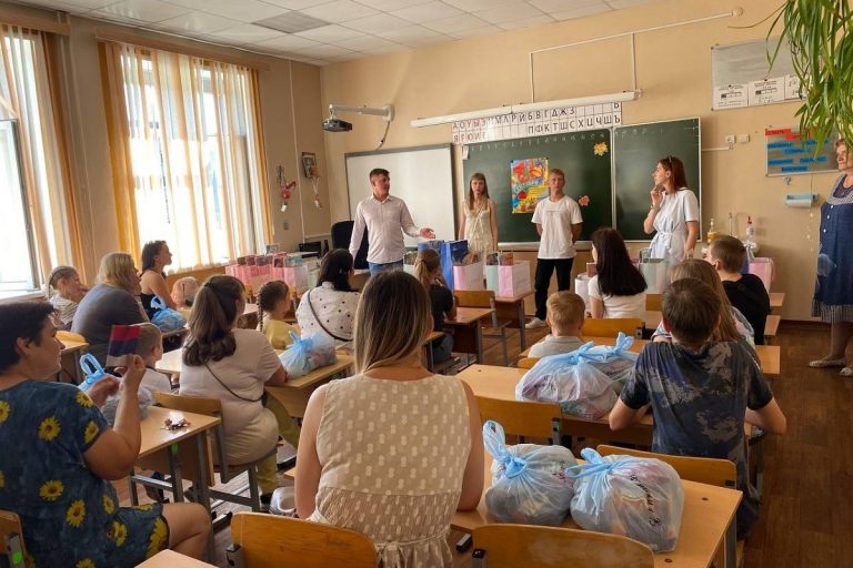 В Твери помогли собрать в школу ребят из многодетных семей