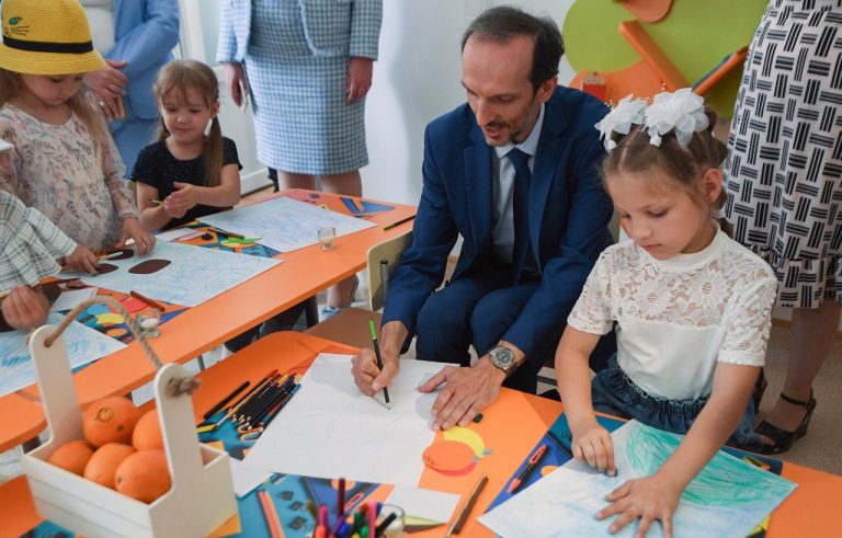 В Твери торжественно открыли новый детский сад "Чебурашка"