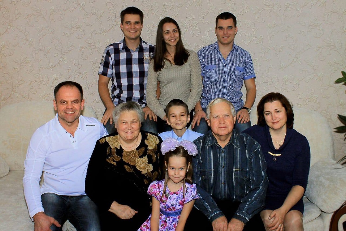 Две многодетные семьи из Тверской области удостоены медали ордена Родительская слава