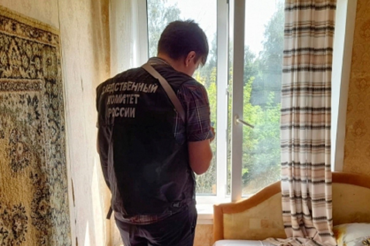 Девочка в возрасте 1 год 10 месяцев вылетела из окна 4 этажа в Тверской области