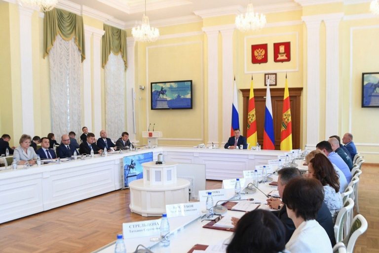 На заседании правительства Тверской области обсудили готовность к новому учебному году