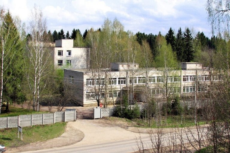 Мужчина выпал из окна больницы в Тверской области Мужчина выпал из окна больницы в Тверской области