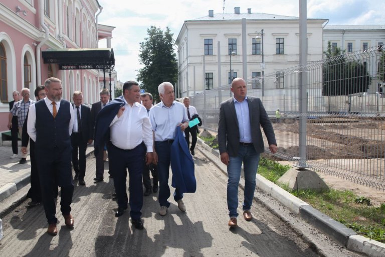 Игорь Руденя и Владимир Васильев проинспектировали ход благоустройства Театральной площади и сквера у Спасо-Преображенского собора