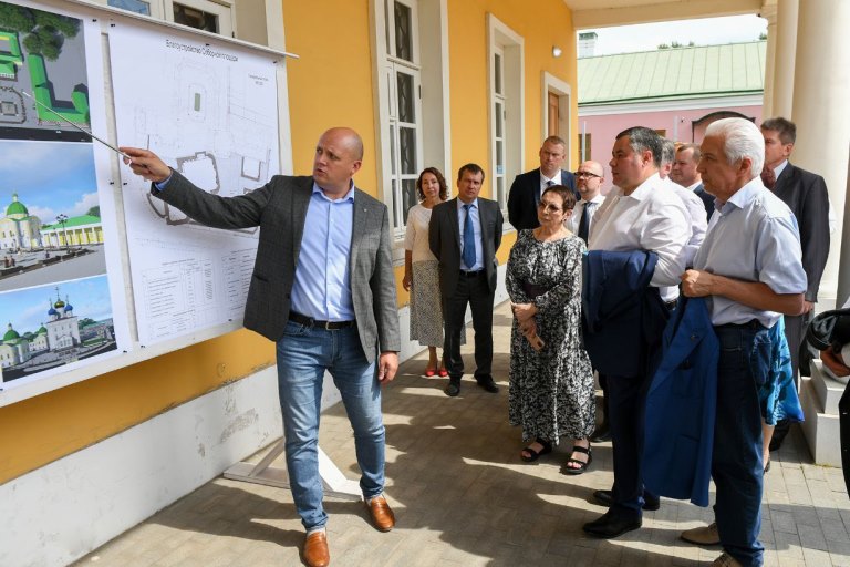 Игорь Руденя и Владимир Васильев проинспектировали ход благоустройства Театральной площади и сквера у Спасо-Преображенского собора