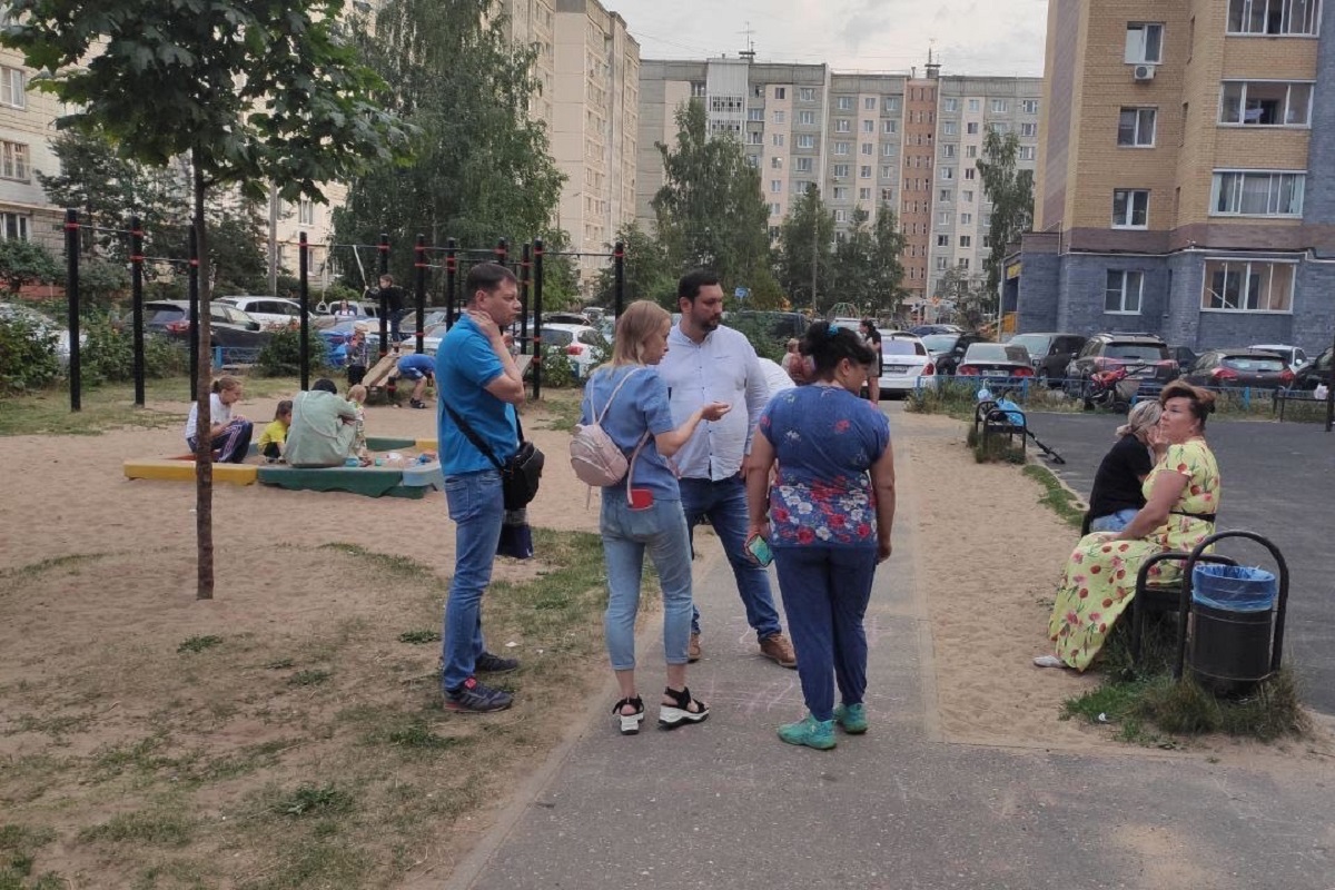 В Южном по инициативе жителей и при поддержке депутата ТГД Максима Жиркова отремонтируют дворовую территорию