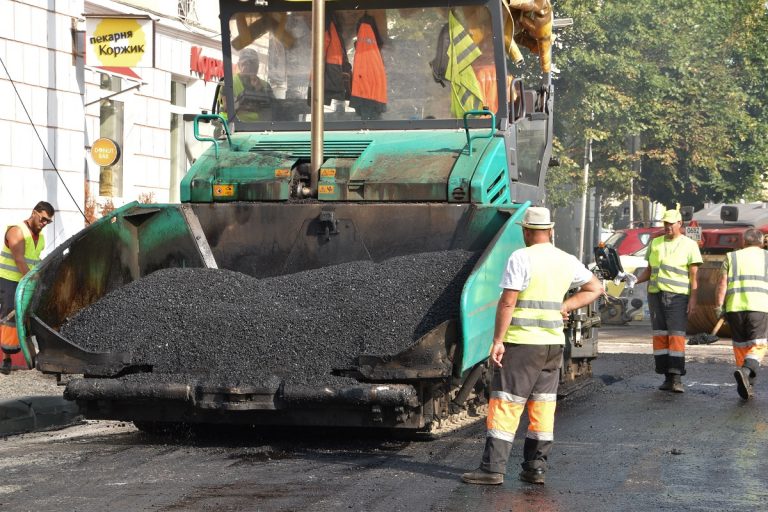 В Твери проверяли качество ремонта дорог