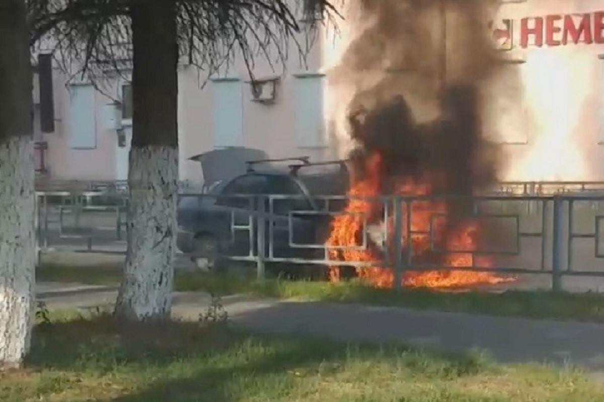 Иномарка горела в Московском районе Твери