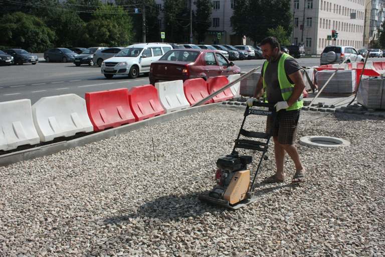 В Твери продолжается ремонт тротуаров и придомовых территорий
