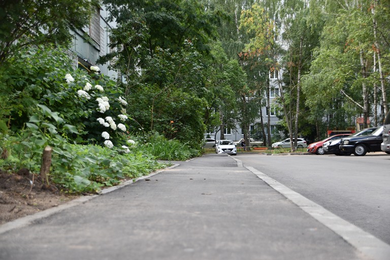 В Твери продолжается ремонт тротуаров и придомовых территорий