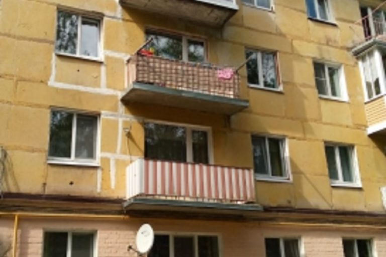 Двухлетний мальчик упал с третьего этажа в Тверской области
