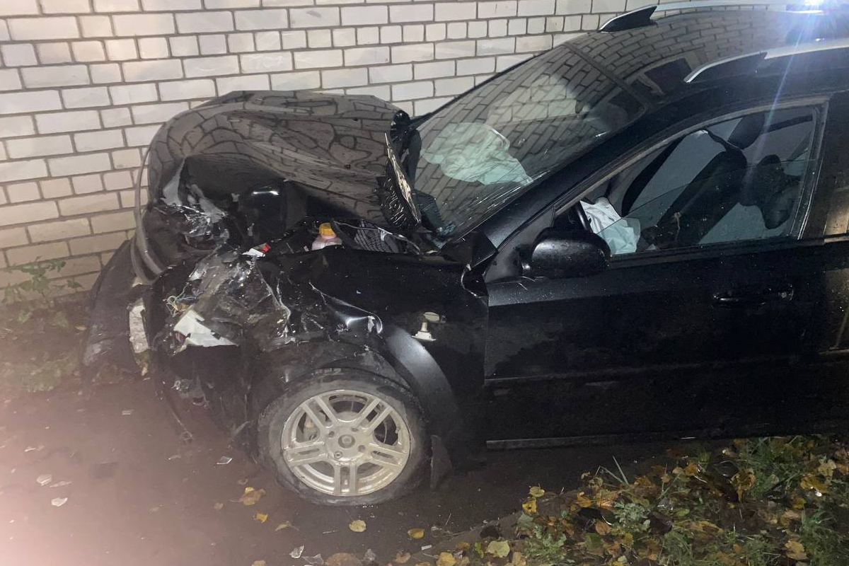 Три человека пострадали в ночной аварии в Тверской области